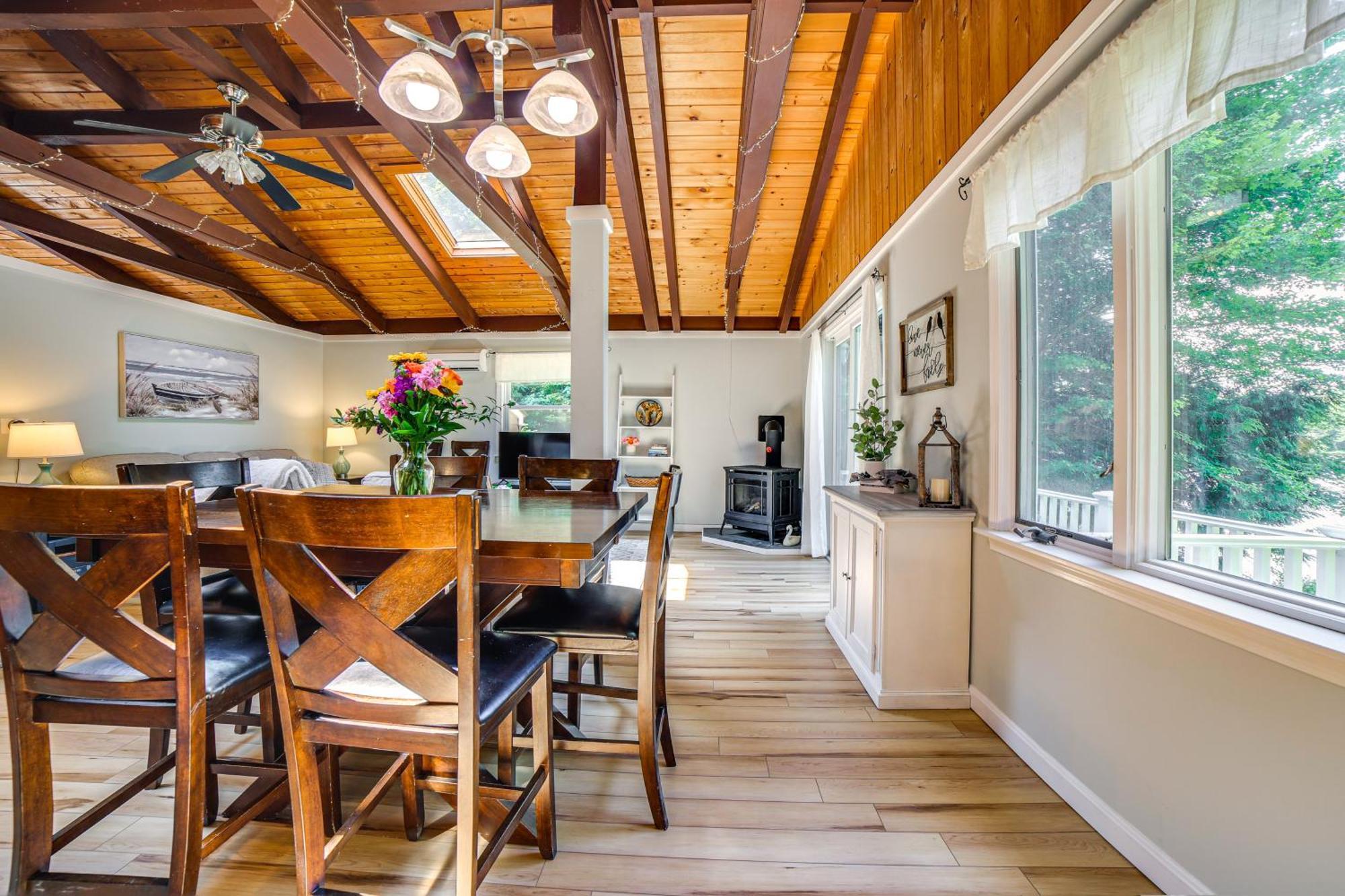 Breathtaking Newbury Cottage With Deck On Chalk Pond Buitenkant foto