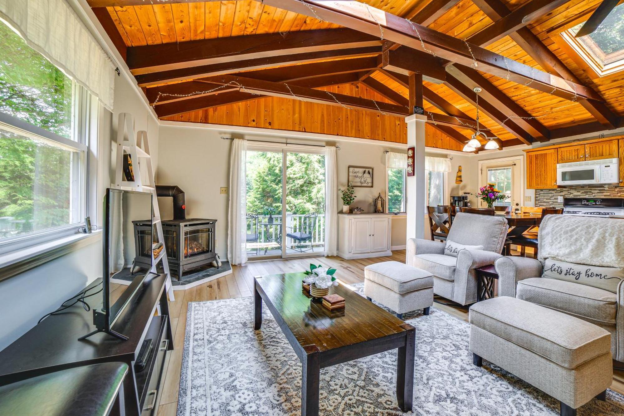 Breathtaking Newbury Cottage With Deck On Chalk Pond Buitenkant foto